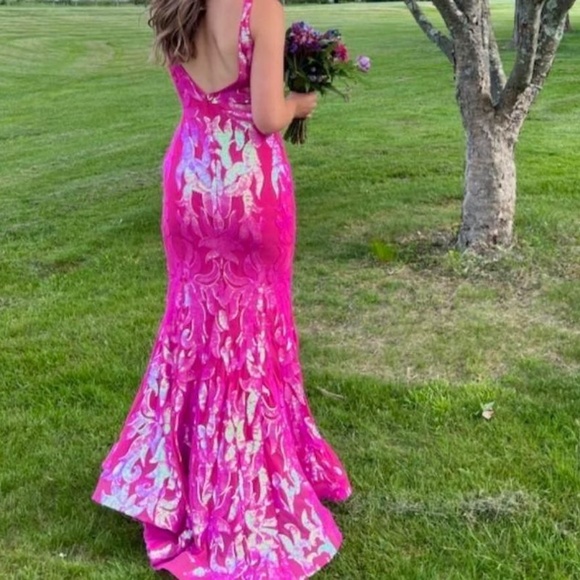 Jovani 3263.Deep V Prom Dress - Picture 4 of 6